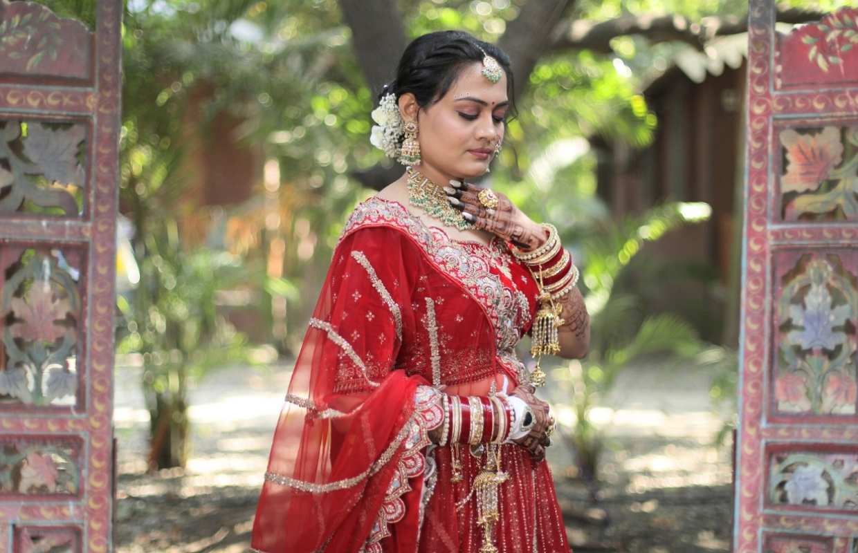 Step-by-Step Gujarati Bridal Makeup Latest Trends
